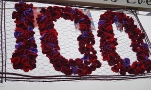 The number 100 formed from red poppies for the memorial centenary.